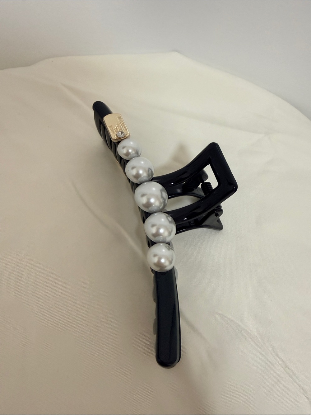 Pearl-Embellished Black Hair Clip